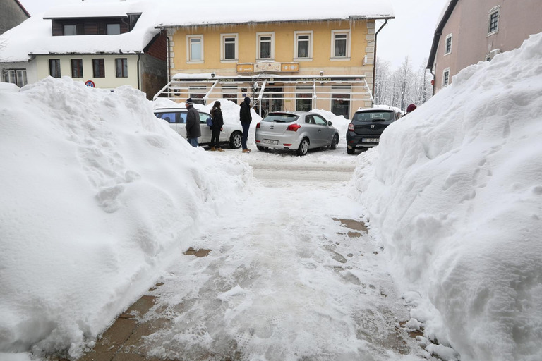 SNIJEG ZATRPAO GORSKI KOTAR Napadalo ga je čak 90 centimetara