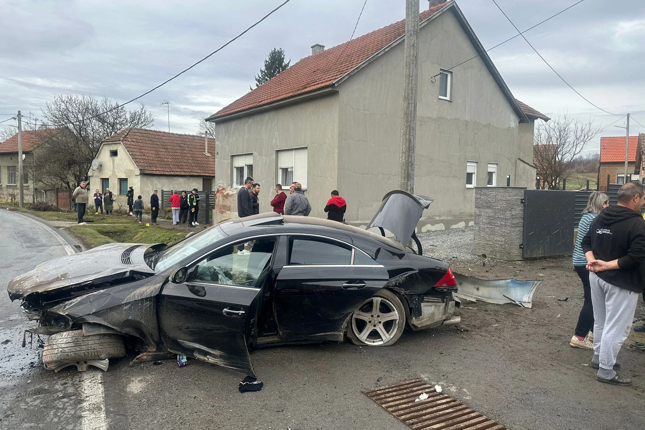 Mercedesom Se Zabio U Ku U U Podravini Samo Je Puklo Net Hr