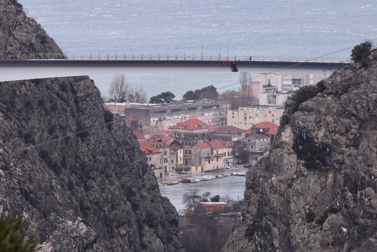 Pogledajte Kako Izgleda Most Iznad Cetine Od Spajanja Ga Dijele