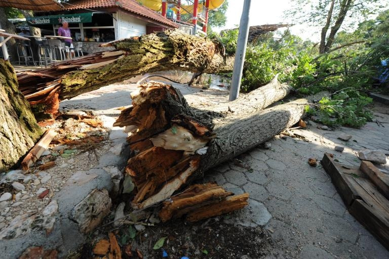 Olujno nevrijeme s tučom kišom i pijavicom poharalo Murter Net hr