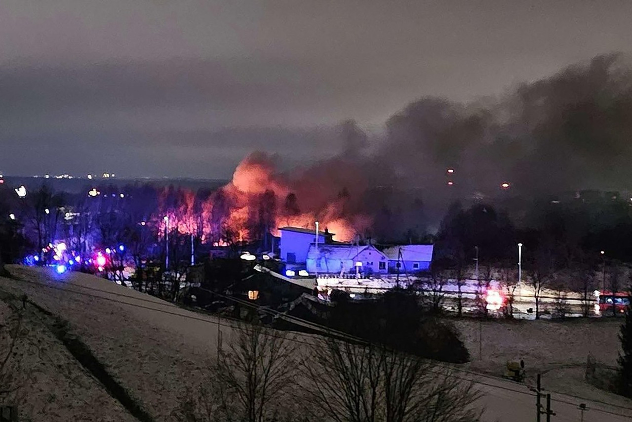 Teretni Avion Sru Io Se Na Stambenu Zgradu Jedan Poginuo Net Hr