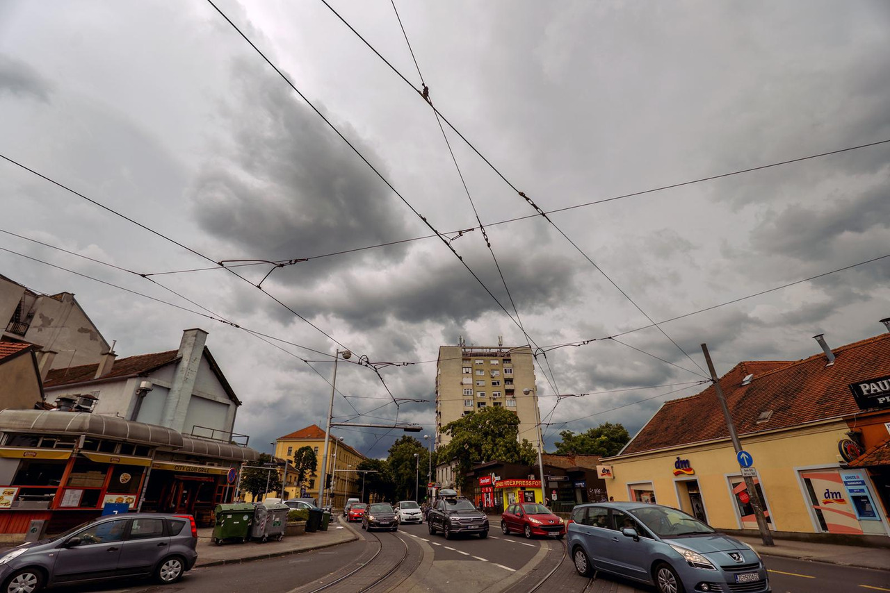 Nebo se zamračilo kiša vjetar i grmljavina poharali Hrvatsku Ovako