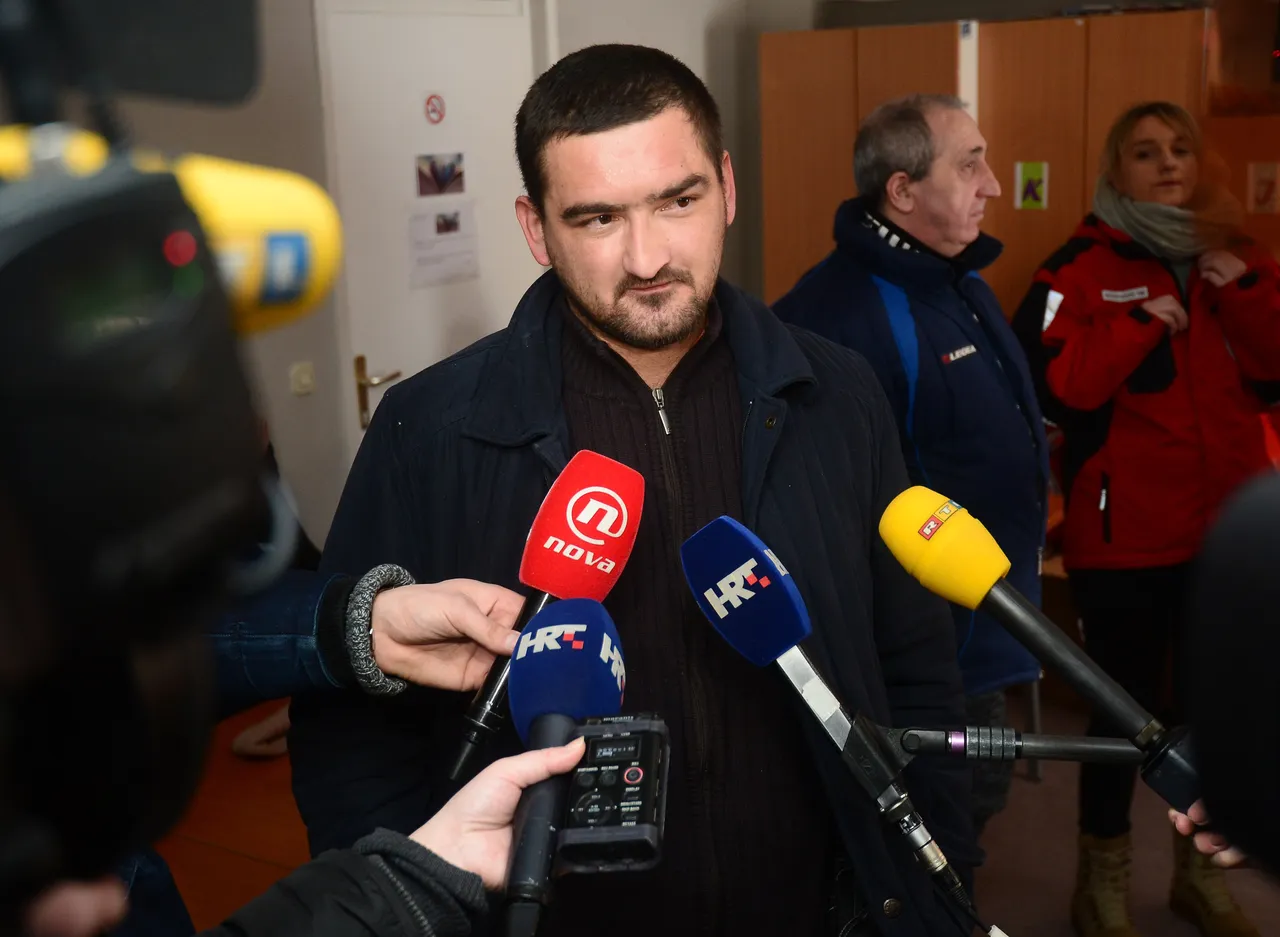 Crveni križ osigurao potrepštine najugroženijima: beskućnicima podijelio ruksake s kapama, šalovima i rukavicama