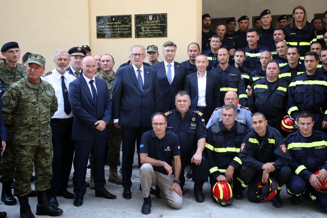 Plenković posjetio Centar za koordinaciju, vođenje i gašenje požara na priobalju