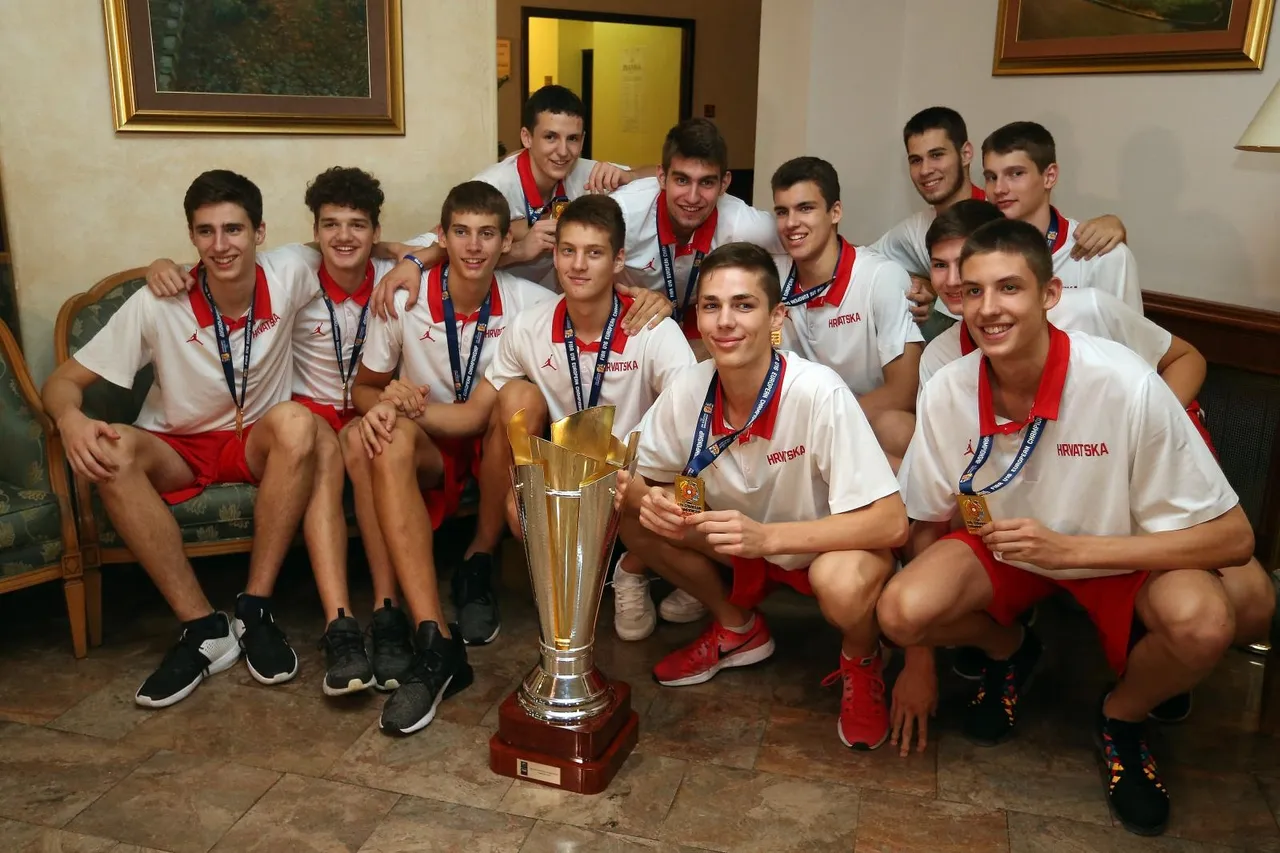 Zlatna U16 košarkaška reprezentacija vratila se u Zagreb