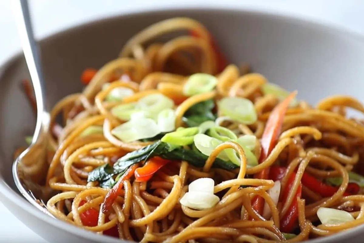 Kinesko jelo gotovo u 15 minuta: Jednostavan recept za Lo Mein