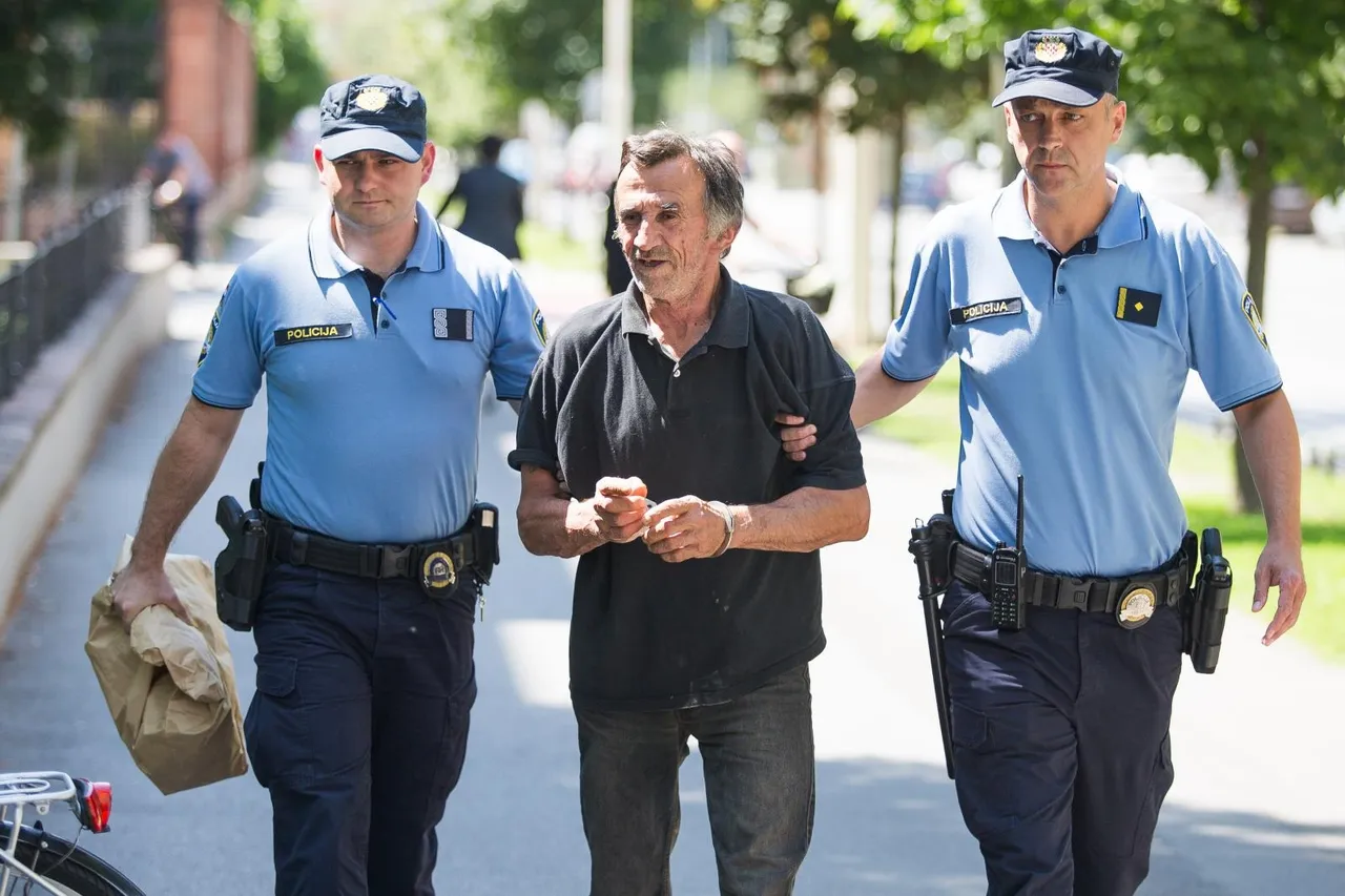 Andrija Drežnjak u pratnji policije doveden u zgradu Županijskog suda u Osijeku