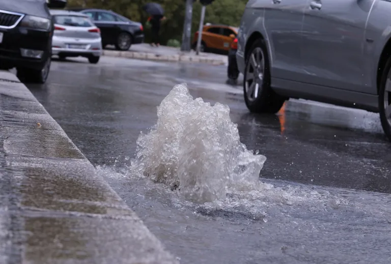 Obilna kiša izazvala je poplavu na splitskim ulicama