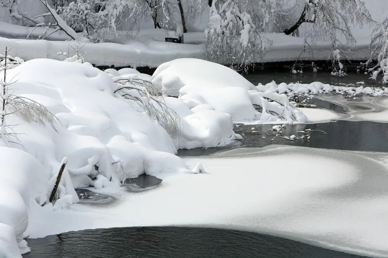 Gotovo 1,5 m snijega i temperatura od -10 ℃ stvaraju prekrasnu zimsku idilu na Plitvicama