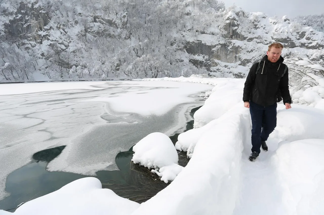 Gotovo 1,5 m snijega i temperatura od -10 ℃ stvaraju prekrasnu zimsku idilu na Plitvicama
