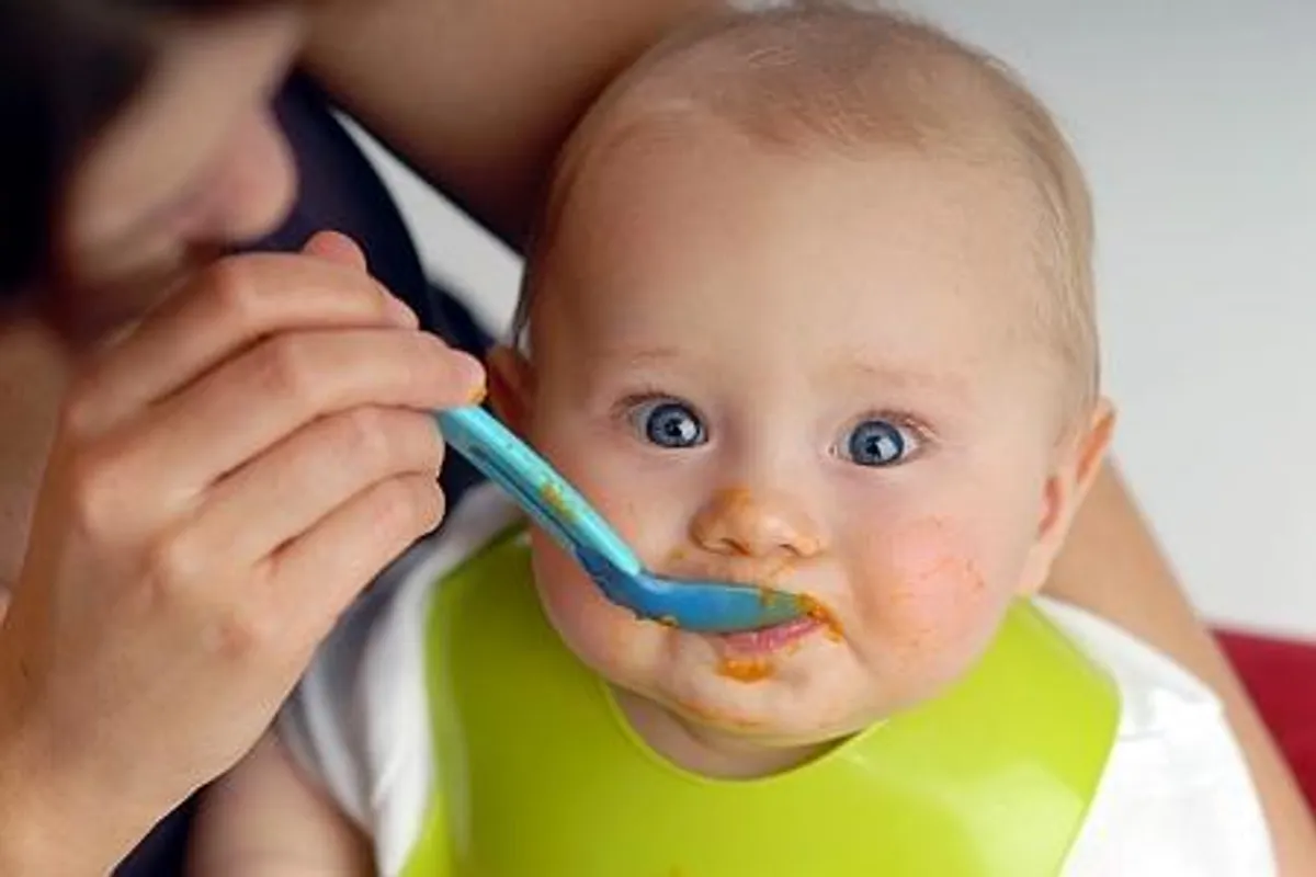 Kako priviknuti bebe na krutu hranu?