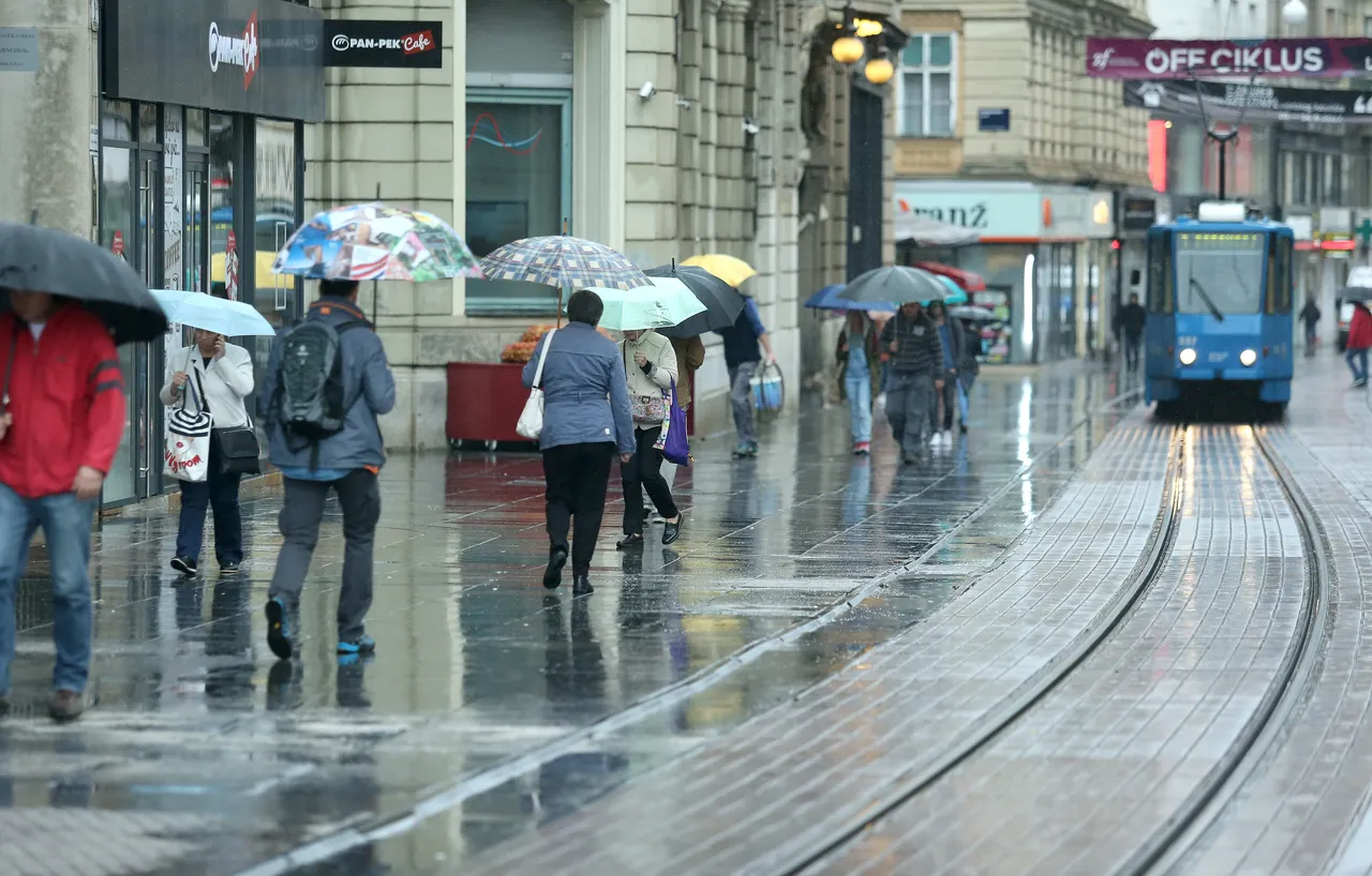 Sivilo nad Zagrebom: kišno i tmurno prijepodne u središtu grada