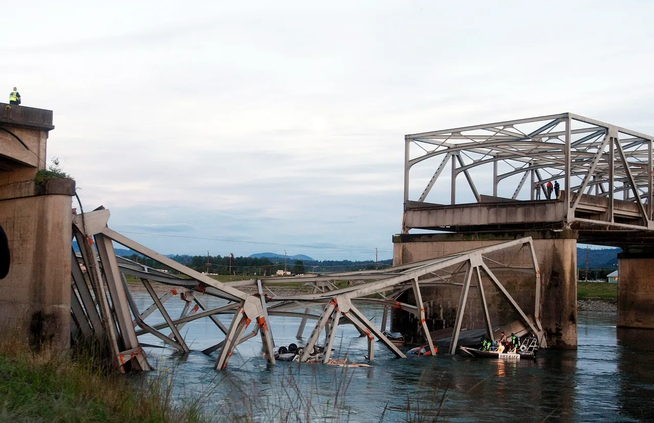 Urušeni most I-5 preko rijeke Skagita