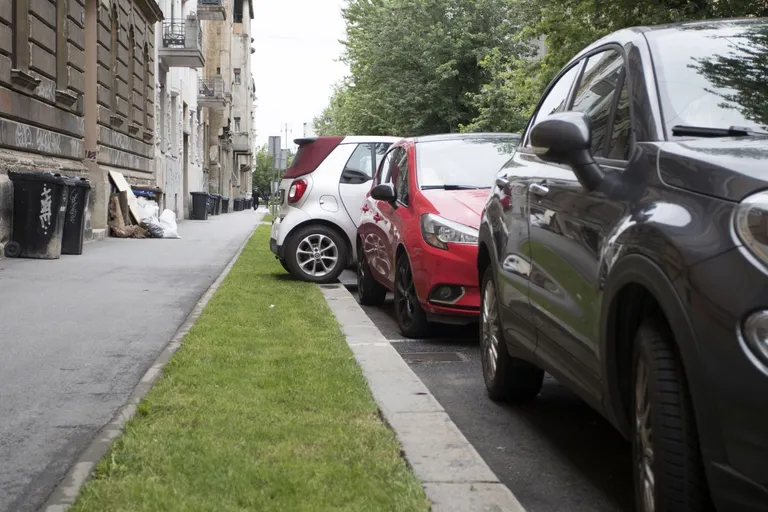 Zagreb: Nepropisno parkiran automobil u centru grada