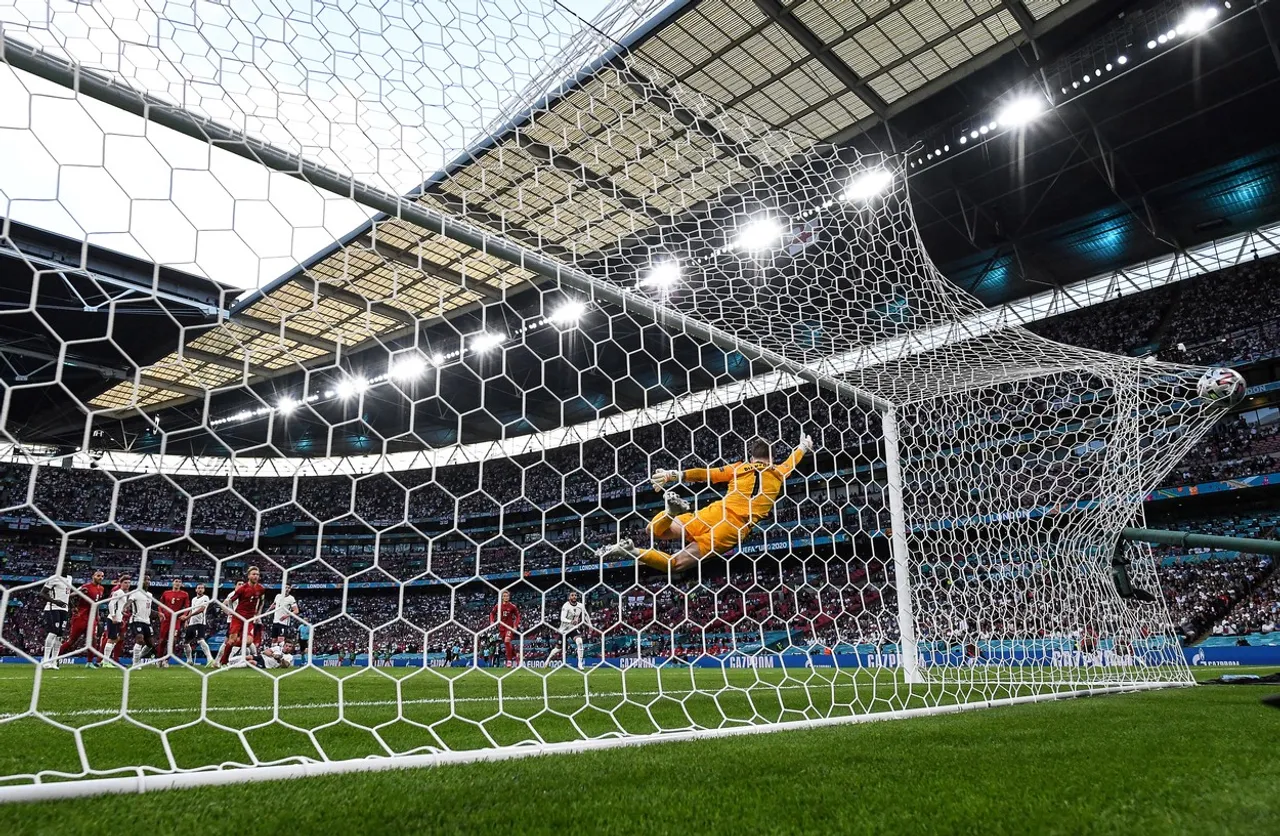 danska engleska euro 2020 mikkel damsgaard gol (2).jpg