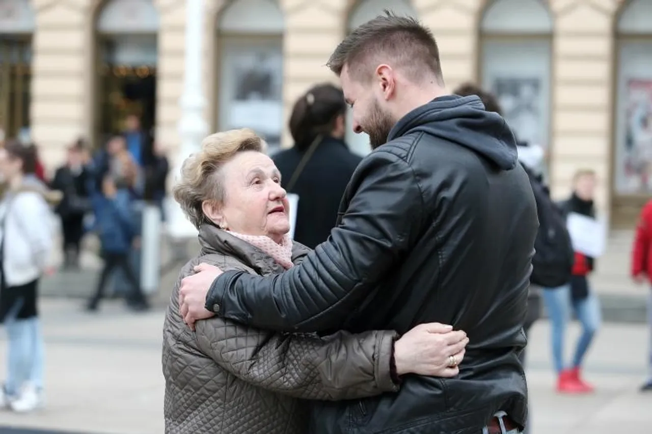 Zagreb: Građani sudjelovali u socijalnom eksperimentu gledanja u oči jednu minutu