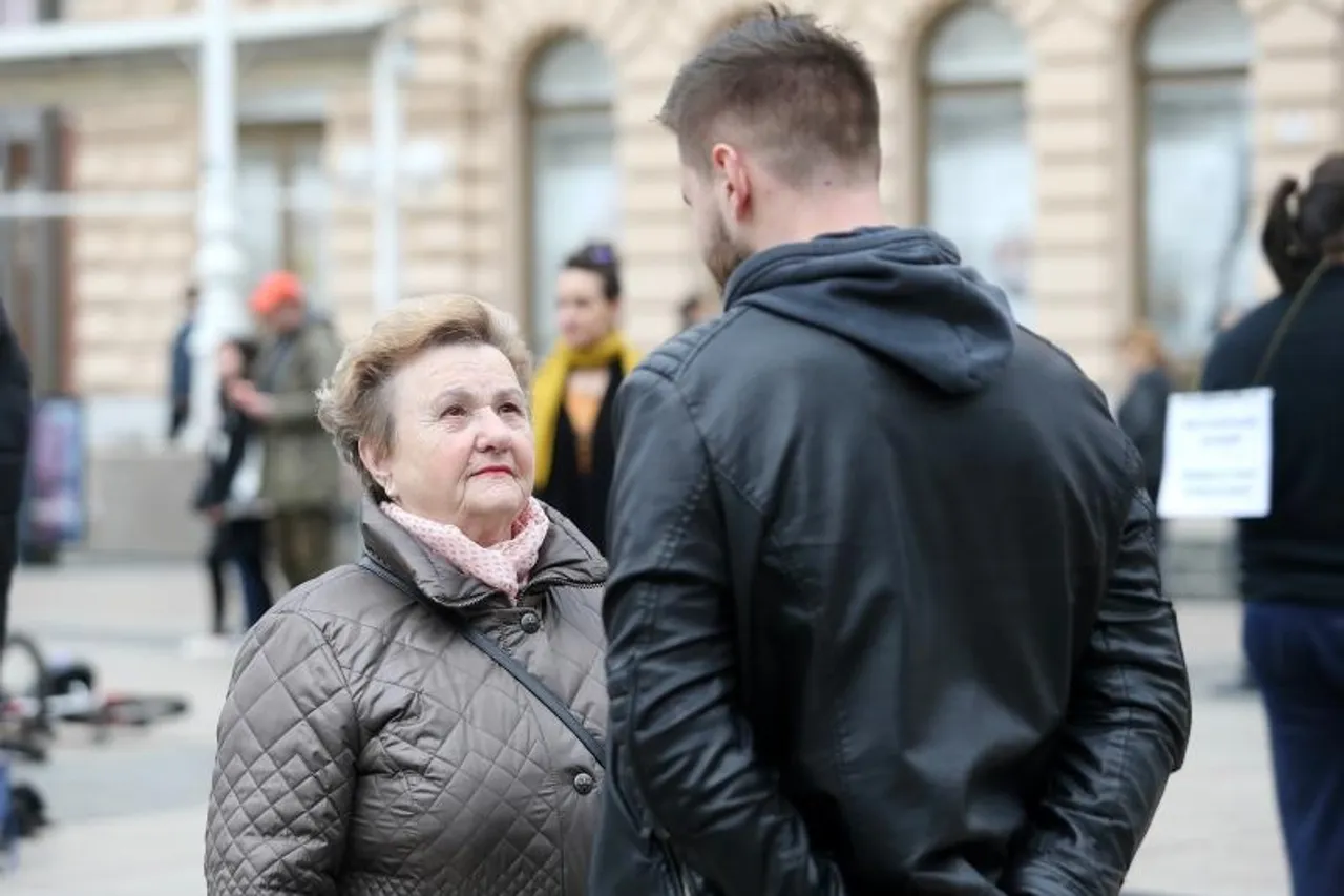 Zagreb: Građani sudjelovali u socijalnom eksperimentu gledanja u oči jednu minutu