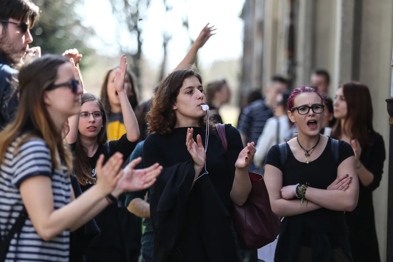 Studenti Hrvatskih studija zbog ukidanja upisne kvote za Studij filozofije pokrenuli blokadu nastave