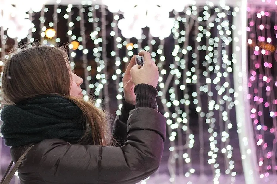 Evo kako što bolje izgledati na blagdanskim fotografijama