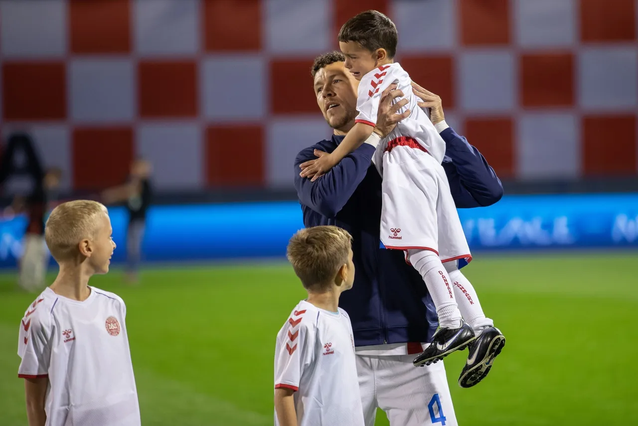 Ivan Perišić utješio dječaka uoči utakmice Hrvatske i Danske