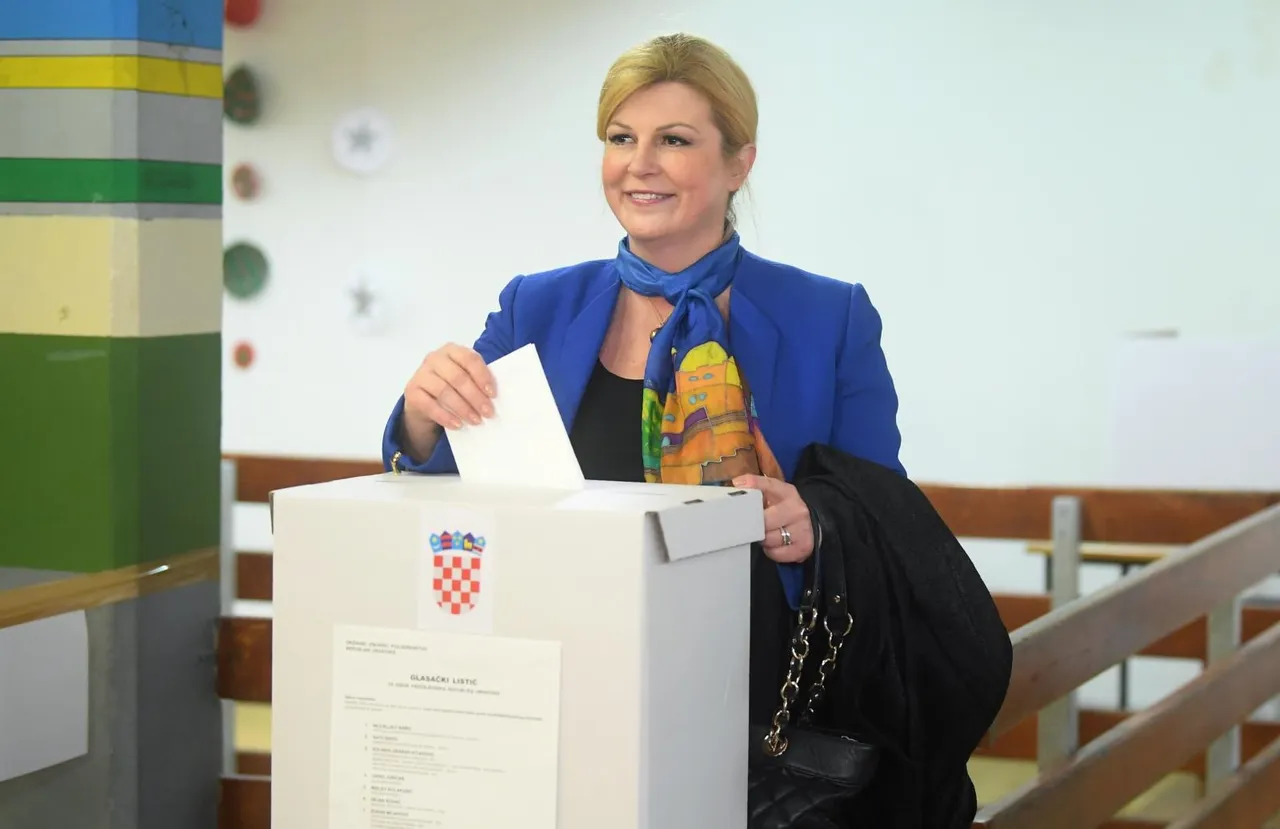 Kolinda Grabar-Kitarović na biralište došla u pratnji supruga Jakova