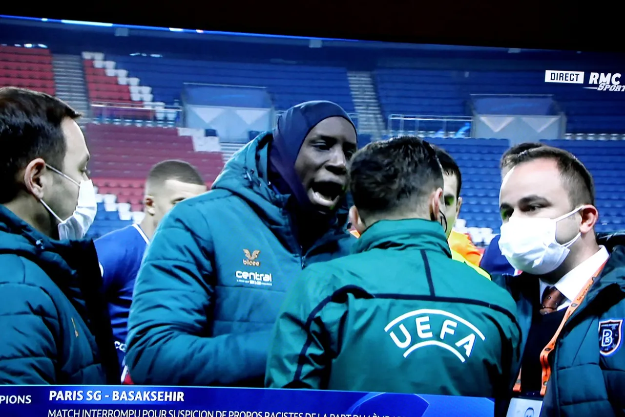 Le match de Ligue des champions PSG-Basaksehir a été interrompu ŕ la 23e minute aprčs une allégation raciste du quatričme arbitre de la rencontre envers un membre du staff turc