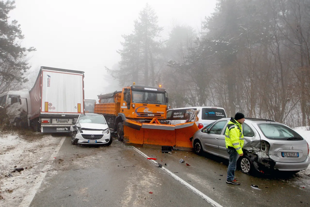 Kaos na cesti kod Rijeke: sudarila se dva šlepera, autobus, ralica i nekoliko automobila