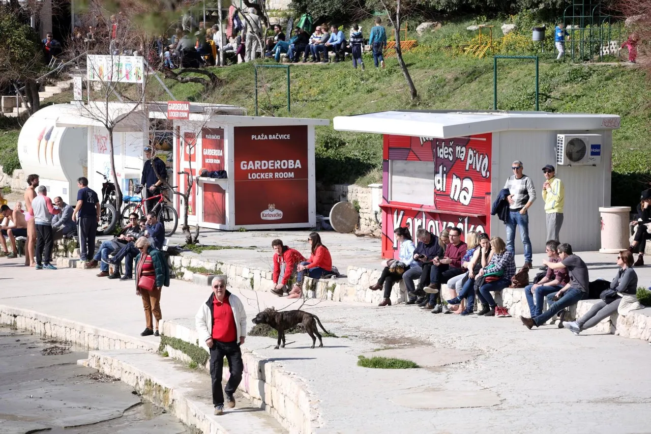Nakon niskih temperatura Splićani uživaju u sunčanom danu na Bačvicama