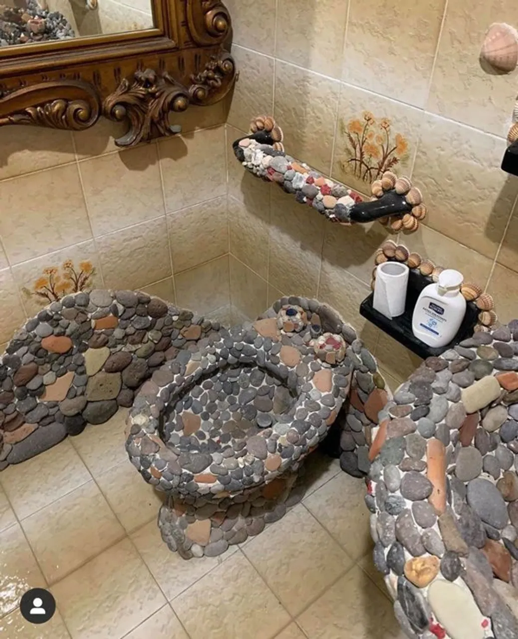 toilet-designs-so-bad-youd-think-theyre-full-of-st-29-photos-4