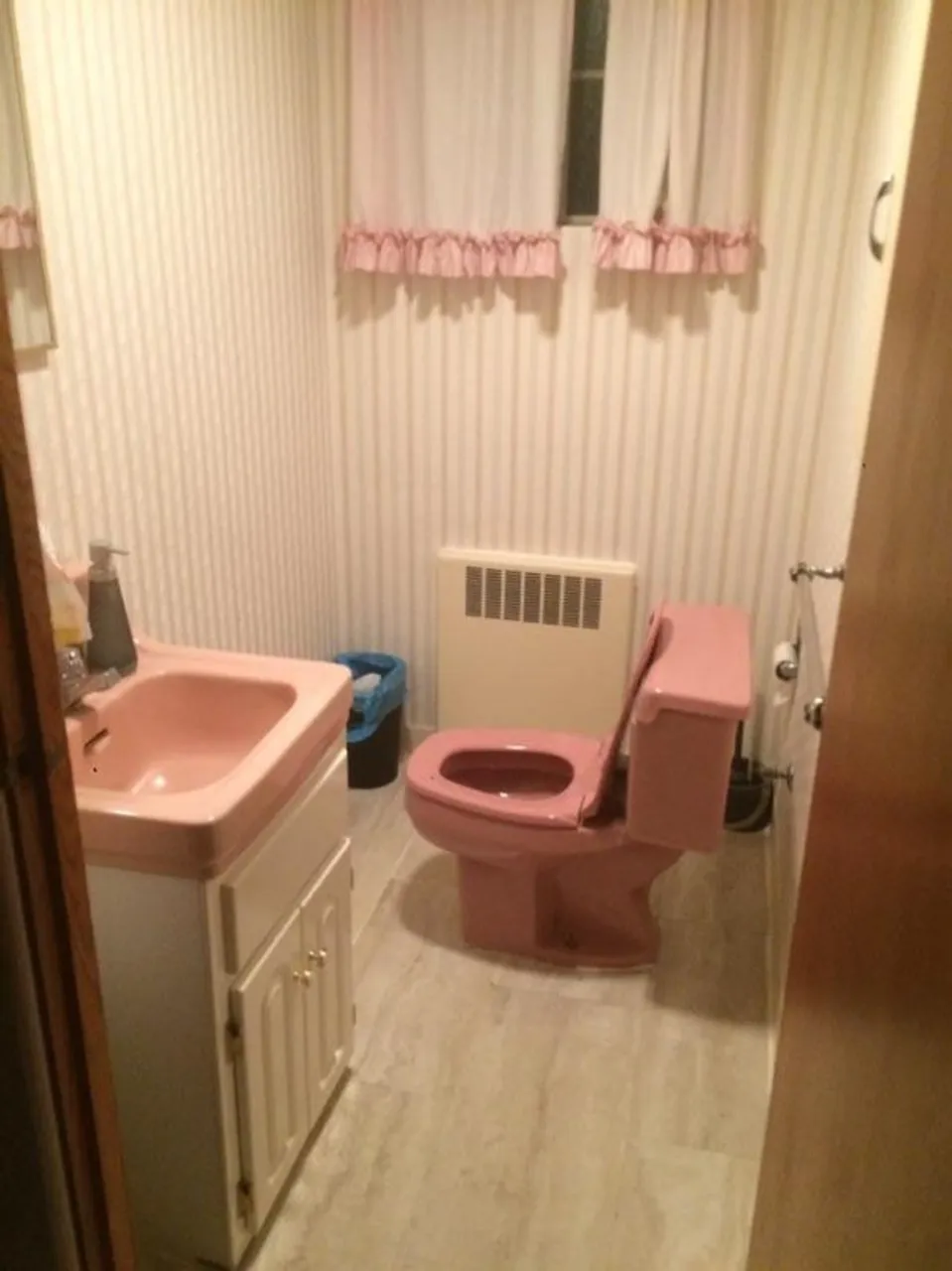 toilet-designs-so-bad-youd-think-theyre-full-of-st-29-photos-24