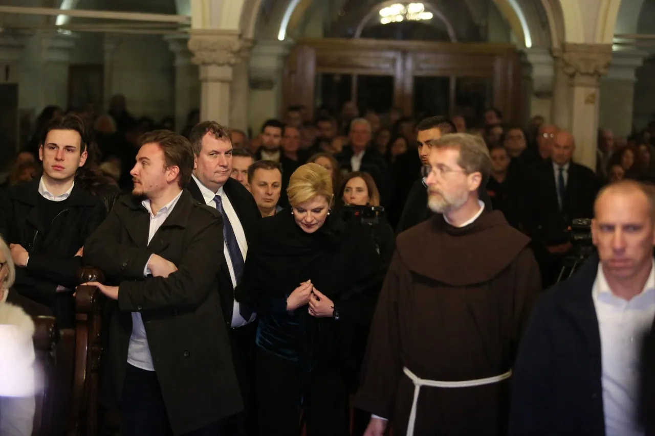 Grabar-Kitarović na misi polnoćki na Trsatu