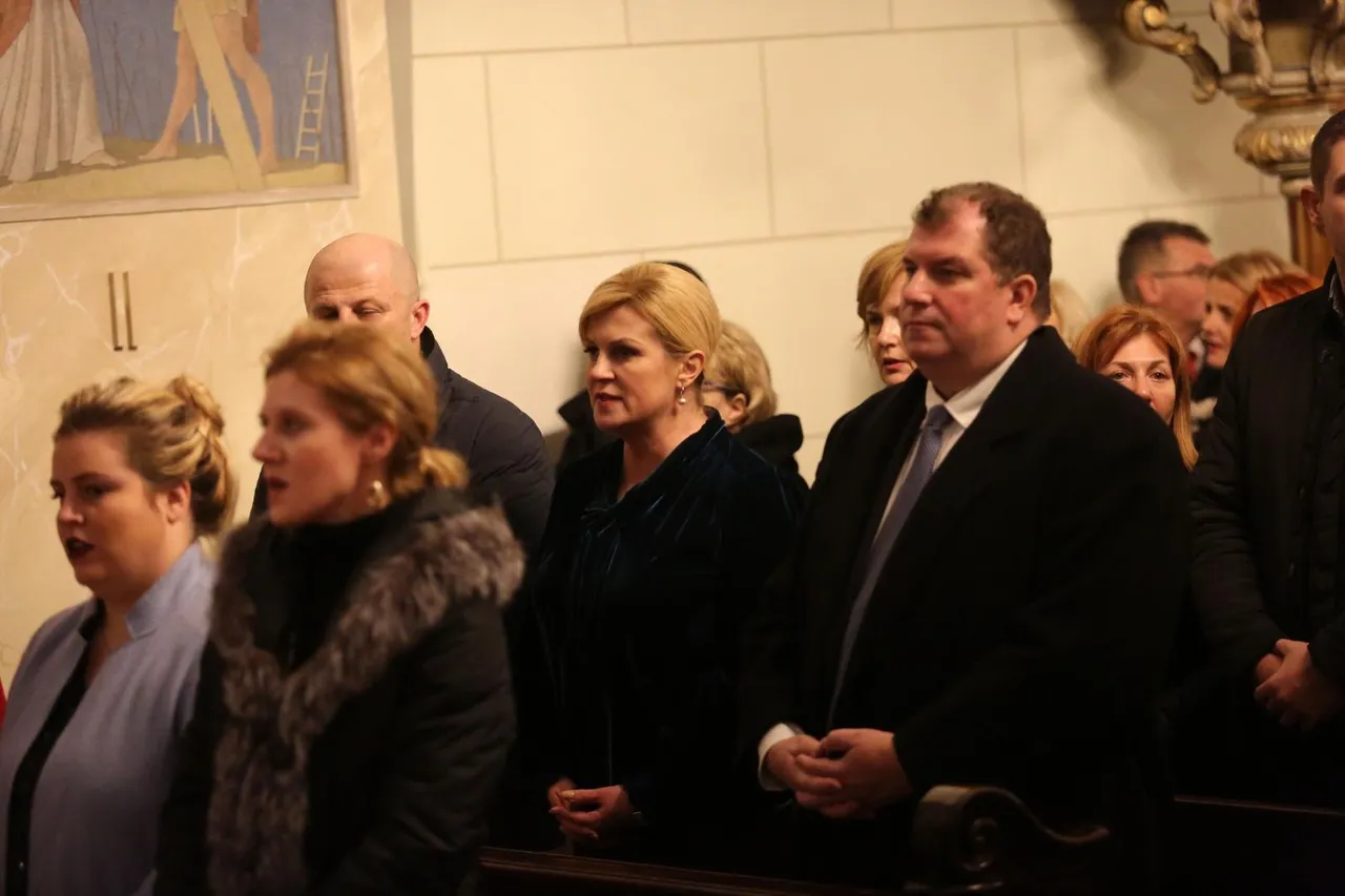 Grabar-Kitarović na misi polnoćki na Trsatu