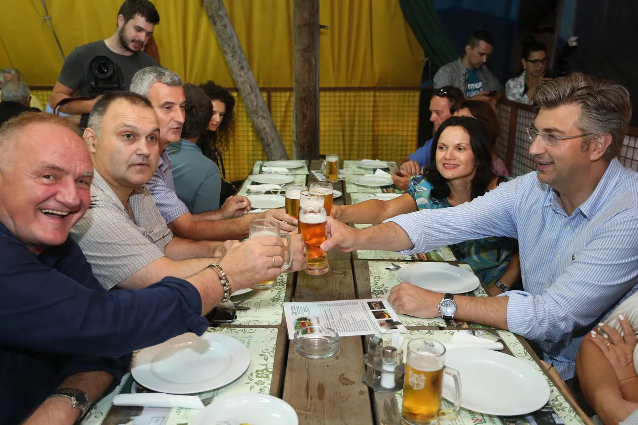 Andrej Plenković na Karlovačkim danima piva