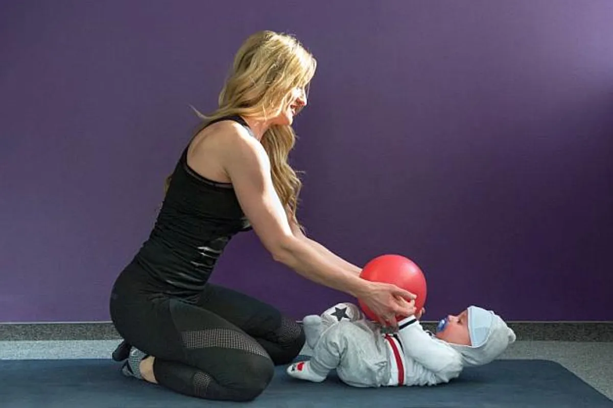 Vježbe za bebu s lopticom