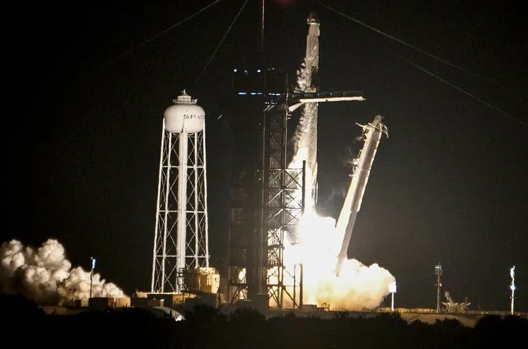 Raketni brod SpaceX uzletio je u srijedu s Floride s prvom potpuno civilnom posadom