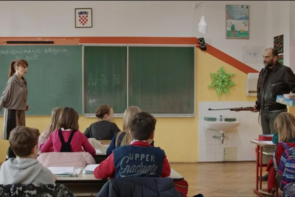 'Dopunska nastava' - satirični triler o talačkoj krizi u osnovnoj školi dolazi u hrvatska kina