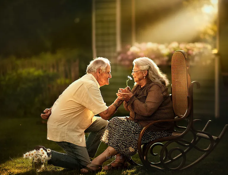 Kad se stara ljubav vrati: Predivne fotografije umirovljenih parova koje će vas u potpunosti raznježiti