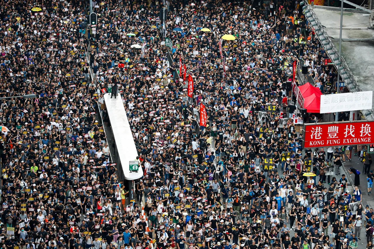 Hong Kong: Tisuće ljudi izašlo na ulice