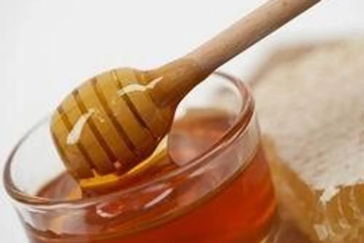 Zašto bismo svi trebali imati staklenku meda kod kuće?