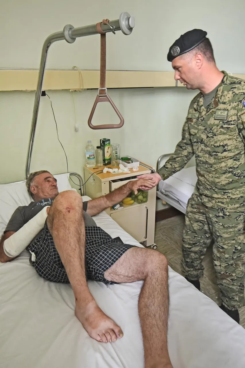 Napadnutog umirovljenika u bolnici posjetio zapovjednik Tigrova