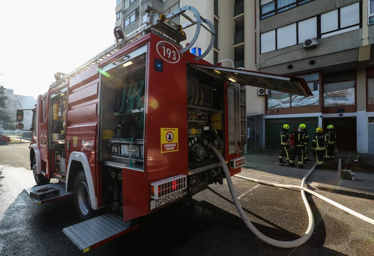 Intervencija vatrogasaca u garaži ispod Mamutice