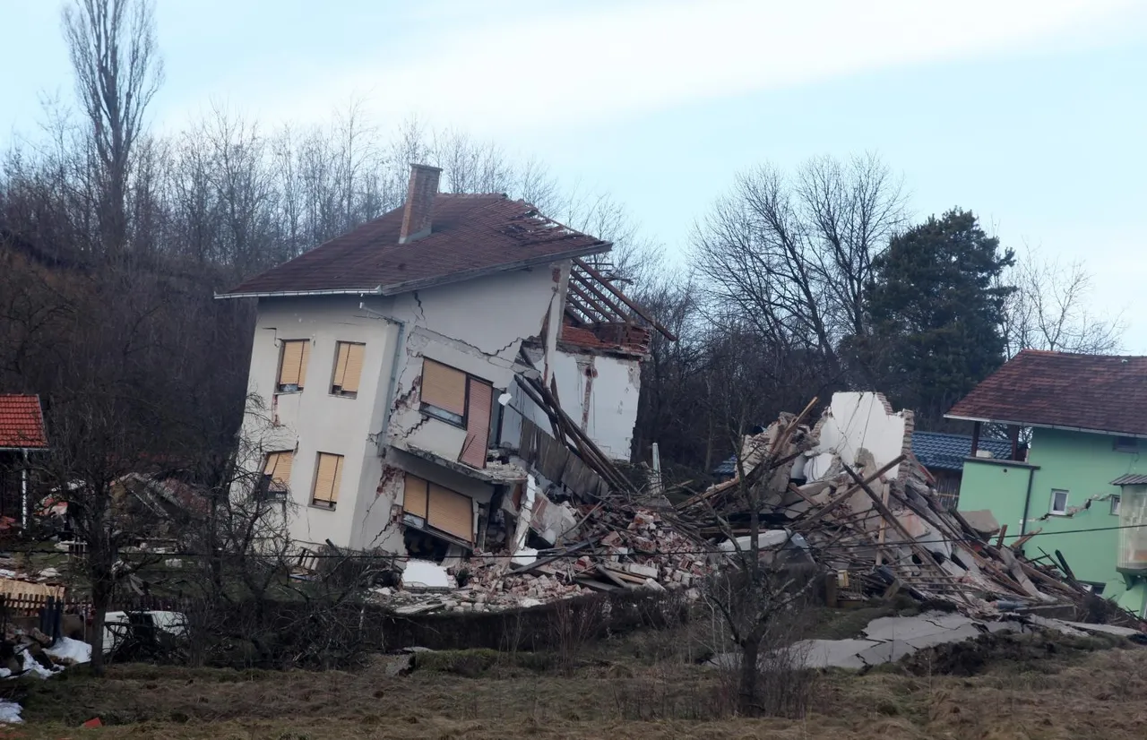 Hrvatska Kostajnica: u odronu stijene potpuno uništeno sedam kuća