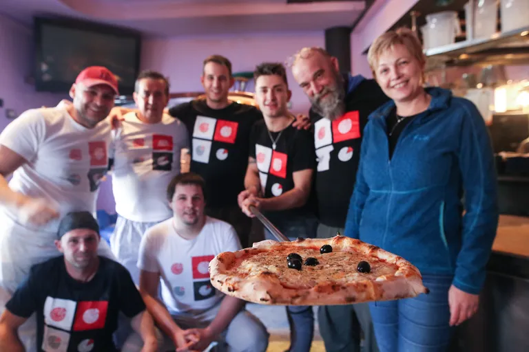 'That's Amore!': Pizza majstori u skoro mjesec dana podijelili 30 tisuća pizza u Petrinji