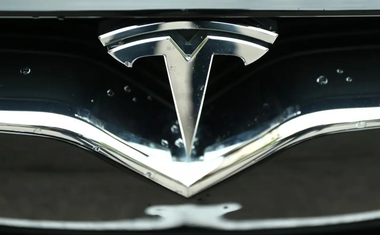 Cvjetni trg, Zagreb, električni automobil, bicikl, skuter