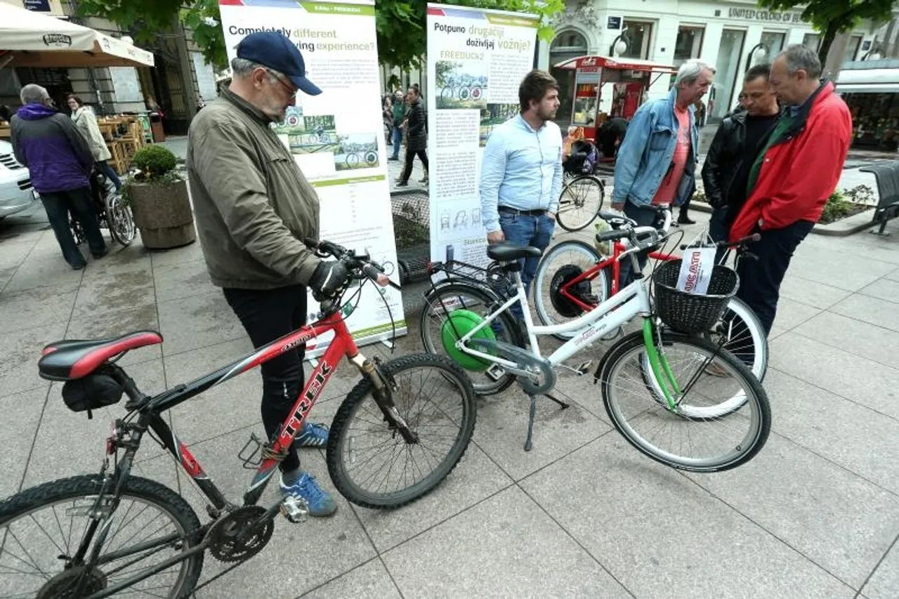 Cvjetni trg, Zagreb, električni automobil, bicikl, skuter