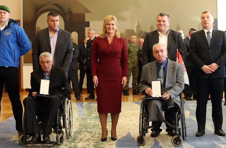 Predsjednica na Pantovčaku svečano uručila braniteljima odlikovanja za junačke činove