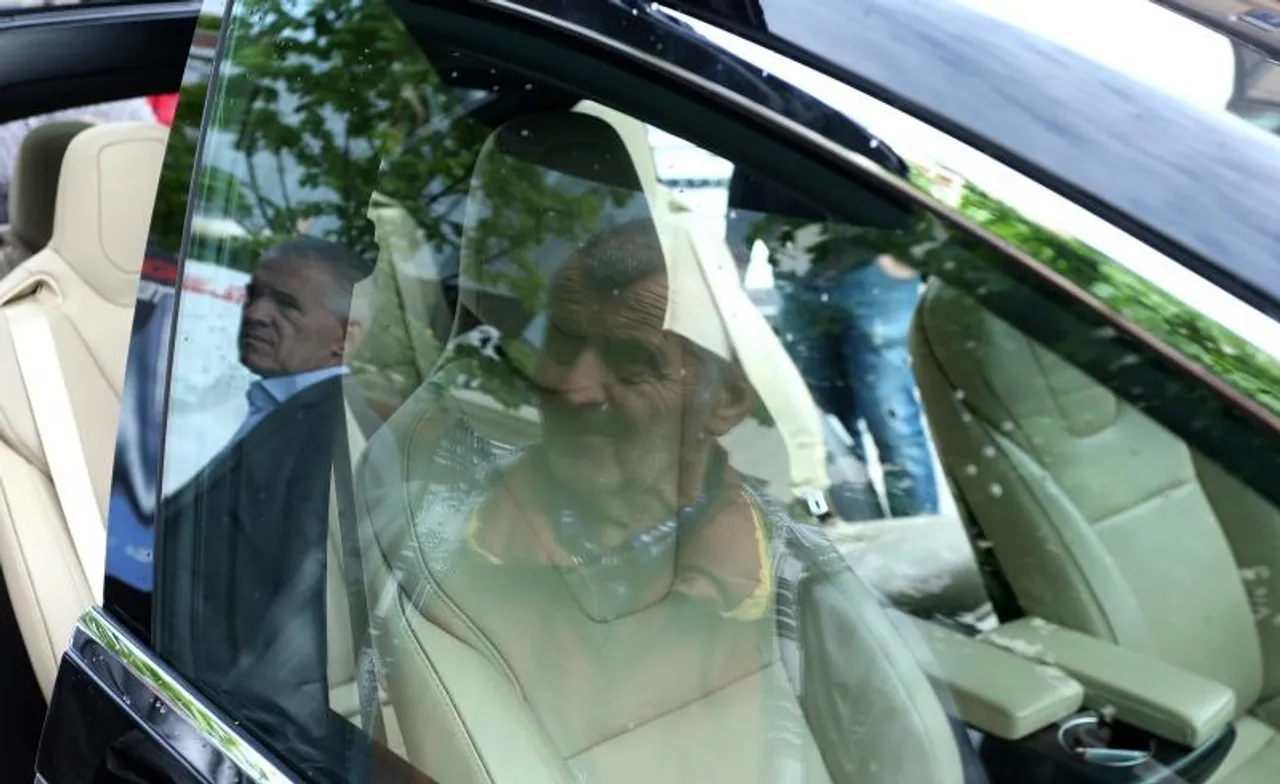 Cvjetni trg, Zagreb, električni automobil, bicikl, skuter