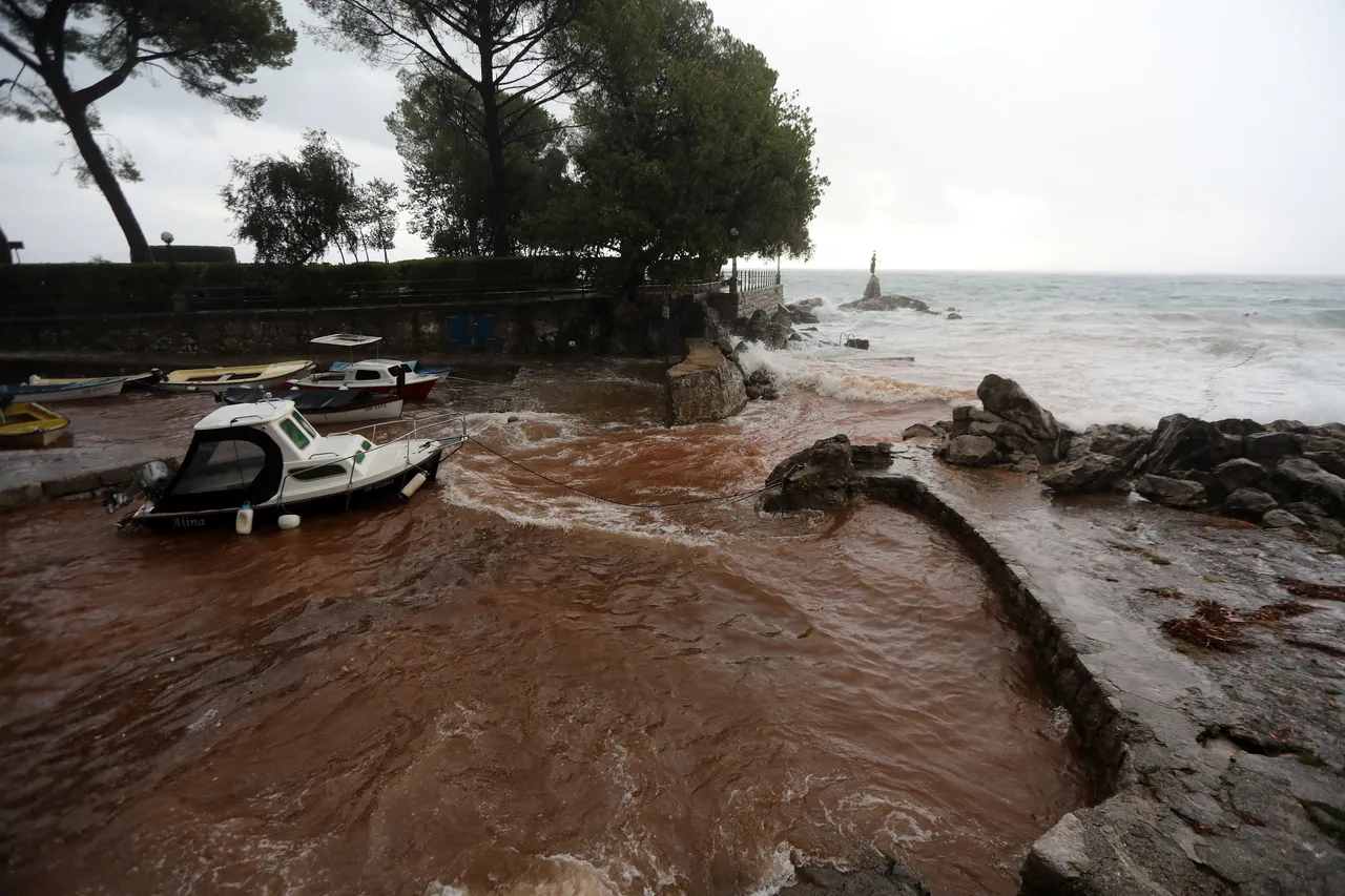 Jugo, Opatija