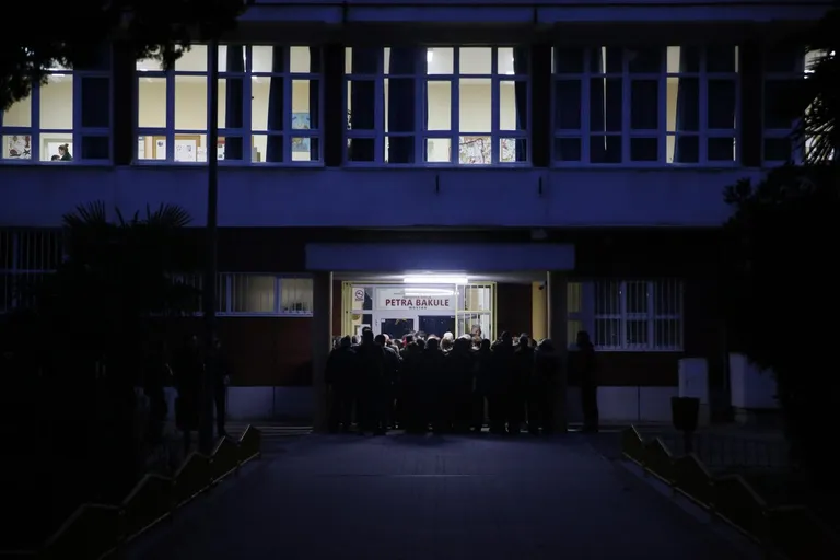 Mostar: Velik broj birača došao glasati još i prije nego je biralište otvoreno