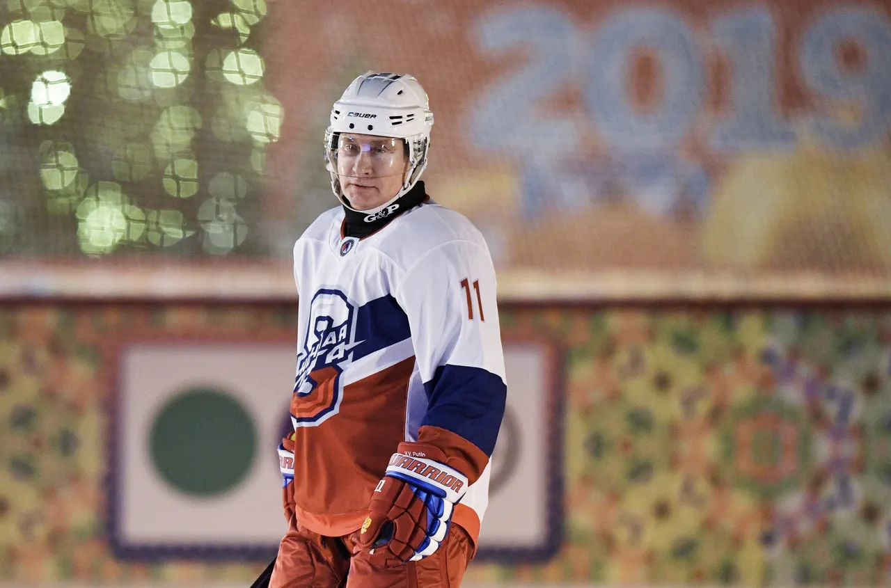 Ruski predsjednik Vladimir Putin zaigrao hokej usred Moskve s ruskim legendama
